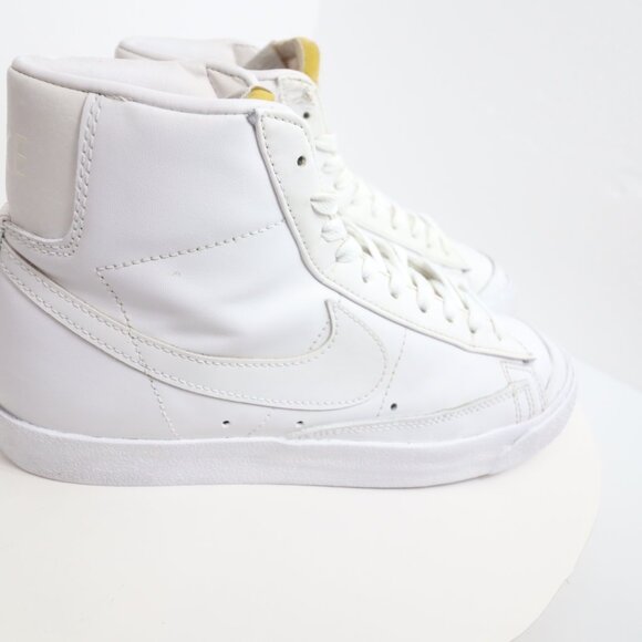 Nike Women’s Blazer Mid ‘77 Triple White Leather |CZ1055-117| size us 8.5